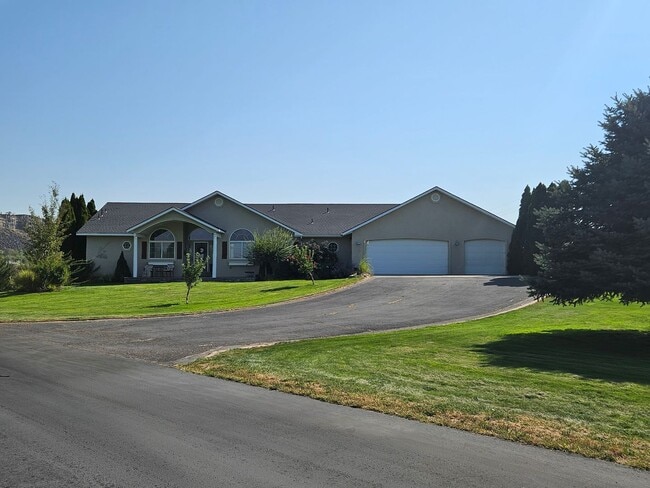property at 113 Clear Lake Ln