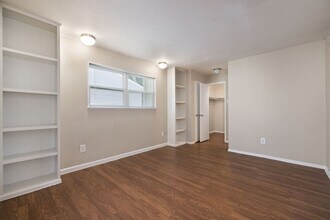 Zara Apartment Homes in Dallas, TX - Building Photo - Building Photo