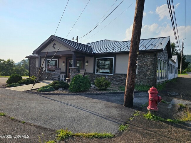 341 N Market St in Elysburg, PA - Foto de edificio - Building Photo