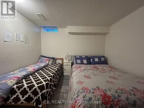 15 Wildflower Wy. in Toronto, ON - Building Photo - Building Photo