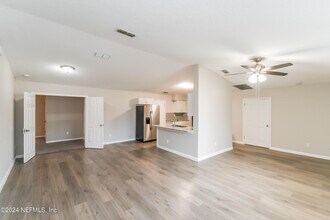 7263 Eudine Dr N in Jacksonville, FL - Building Photo - Building Photo