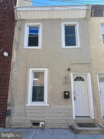 2321 E Cabot St in Philadelphia, PA - Building Photo