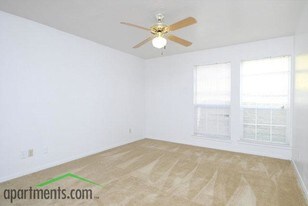 Hilltop Oaks Apartments