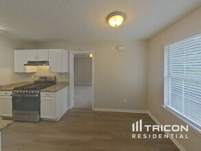 321 Autumn Lake Dr in Mcdonough, GA - Building Photo - Building Photo