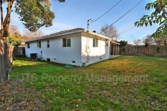 1817 Vesta Way in Sacramento, CA - Building Photo - Building Photo