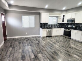 1654 1/2-631 W 83rd St in Los Angeles, CA - Building Photo