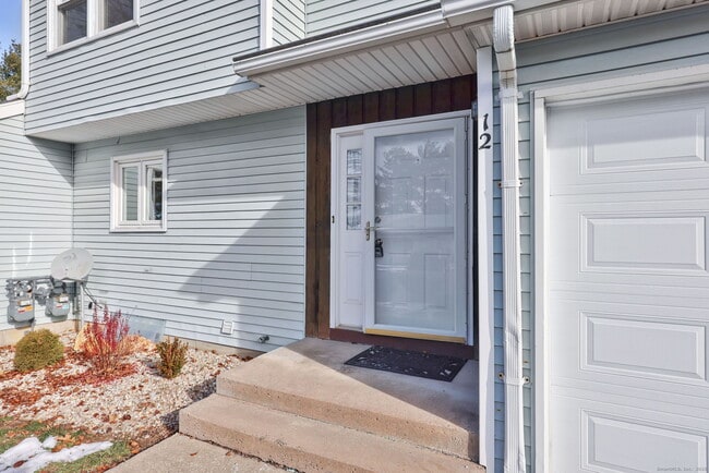 12 Kevin Dr in East Windsor, CT - Building Photo - Building Photo