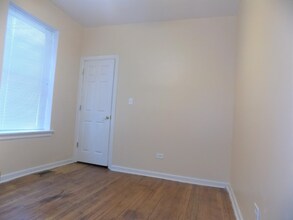 5926 S Artesian Ave in Chicago, IL - Building Photo - Building Photo