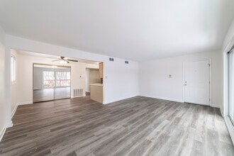 518 Roberts Dr in Glenwood, IL - Building Photo - Building Photo