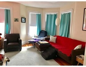 242 Brown St-Unit -242 in Waltham, MA - Building Photo - Building Photo