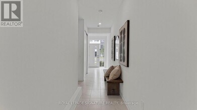 3055 Trailside Dr in Oakville, ON - Building Photo - Building Photo