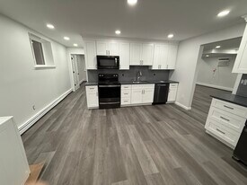 53 Homeland Dr, Unit B in Huntington, NY - Building Photo