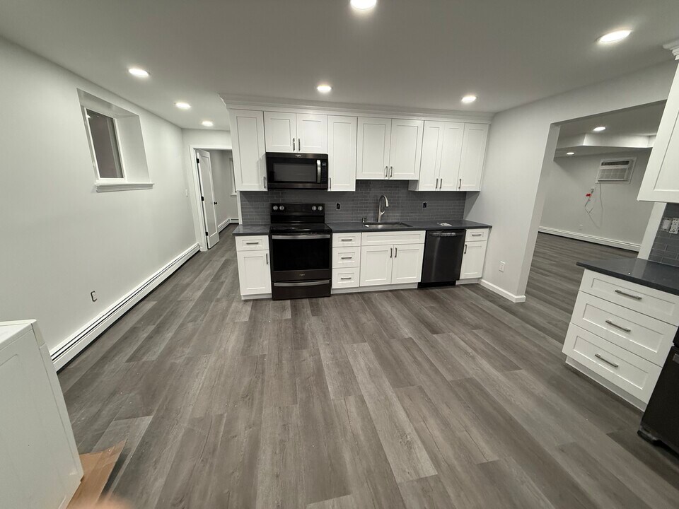 53 Homeland Dr, Unit B in Huntington, NY - Building Photo