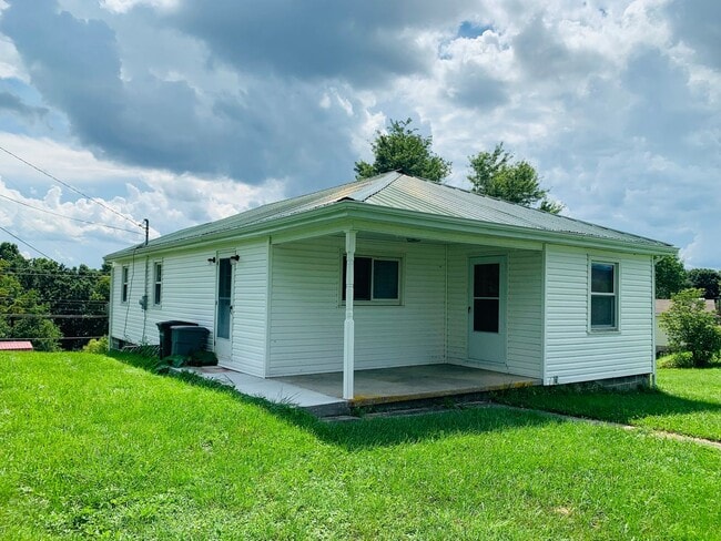 property at 1983 Peppers Ferry Rd NW