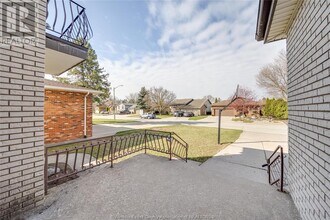 3130 Clemenceau Blvd in Windsor, ON - Building Photo - Building Photo