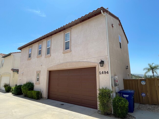 1494 Mosaic Glen in Escondido, CA - Building Photo - Building Photo