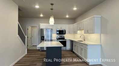 3 Bedroom 2.5 Bathroom Townhome in Sioux Falls, SD - Foto de edificio - Building Photo