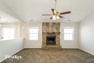 11824 Shannon Pointe Rd in Indianapolis, IN - Foto de edificio - Building Photo