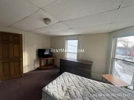 133 Essex St in Bangor, ME - Building Photo