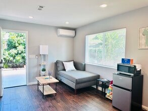 2621 Wallace Ave in Fullerton, CA - Building Photo - Building Photo