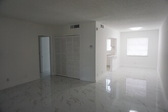 151 Stratford K in West Palm Beach, FL - Building Photo - Building Photo