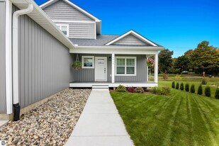 4712 Owl View Dr in Traverse City, MI - Building Photo