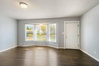 13504 Spring St in Grandview, MO - Building Photo - Building Photo