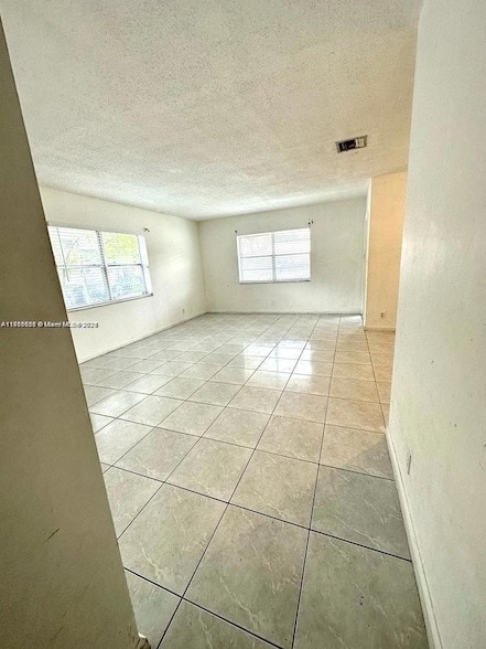 7640 SW 10th St, Unit b in North Lauderdale, FL - Building Photo - Building Photo