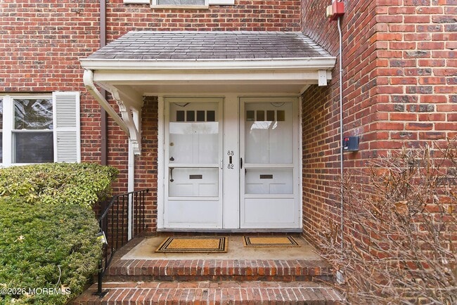 83 Manor Dr in Red Bank, NJ - Building Photo - Building Photo