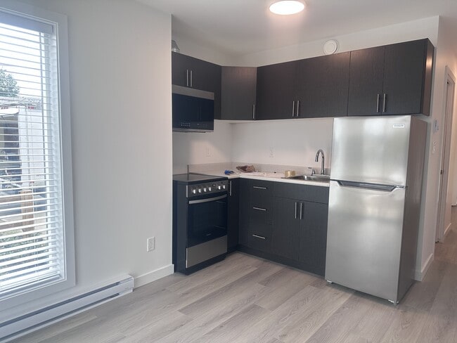 995 England Ave in Courtenay, BC - Building Photo - Building Photo