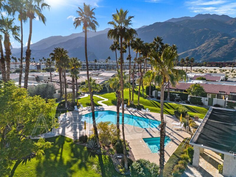 1317 E Amado Rd in Palm Springs, CA - Building Photo