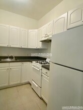 70 Brighton Ave, Unit 300 in Boston, MA - Foto de edificio - Building Photo
