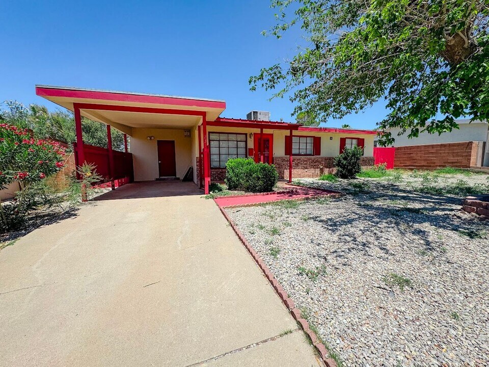2311 Rolland Ave in Alamogordo, NM - Building Photo