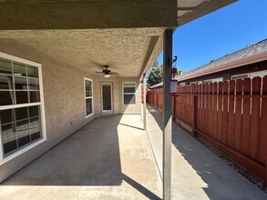 2088 Shadow Park Dr in Turlock, CA - Building Photo - Building Photo