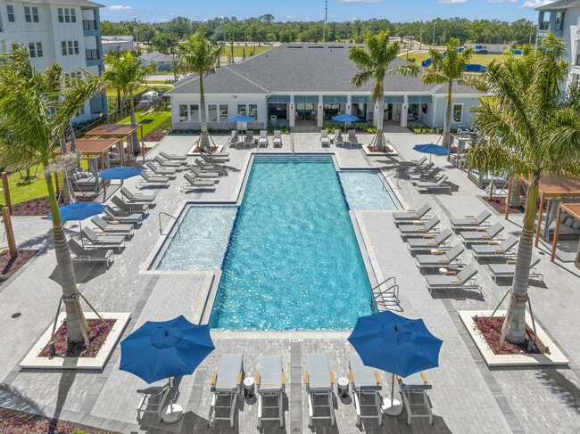 Marlowe Jacaranda in Venice, FL - Foto de edificio - Building Photo