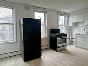 298 Newark Ave in Jersey City, NJ - Building Photo - Building Photo