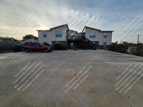 2200 Creekside Ln in Georgetown, TX - Foto de edificio - Building Photo