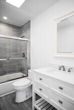 1345 18th St, Unit 1 in Santa Monica, CA - Building Photo - Building Photo