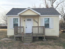 3006 W Water St in Springfield, MO - Building Photo