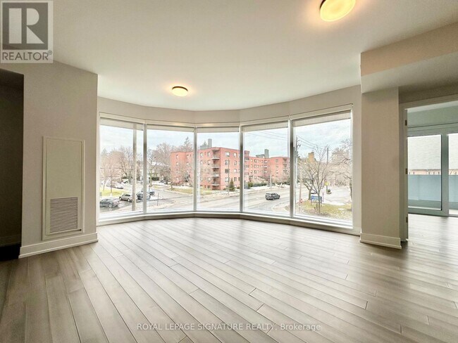 2525 Bathurst St in Toronto, ON - Building Photo - Building Photo