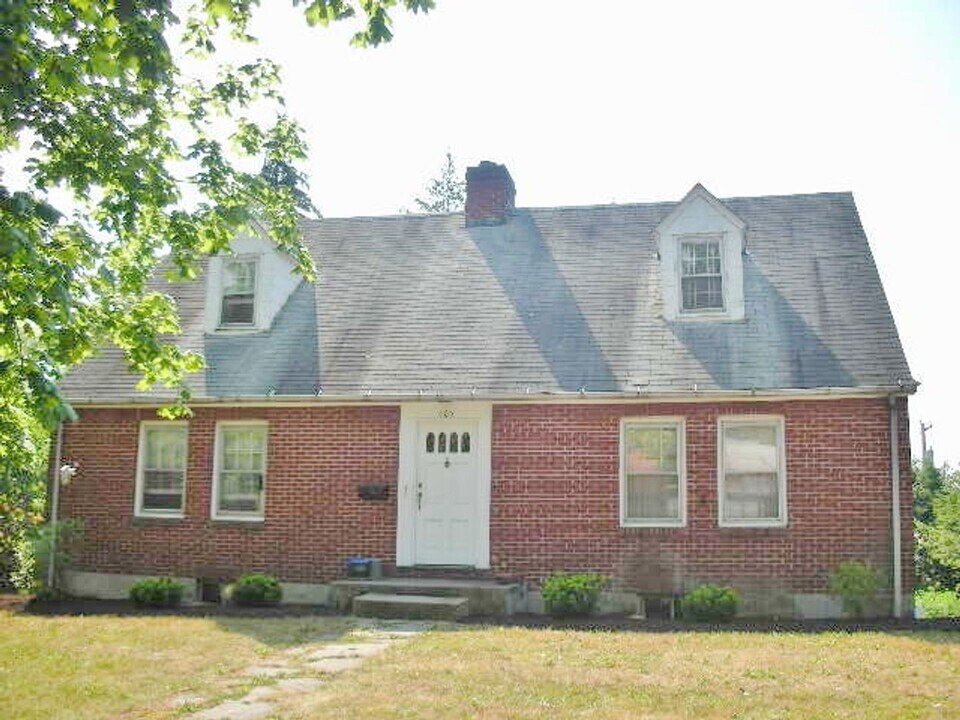 404 W Fairmount Ave in State College, PA - Building Photo
