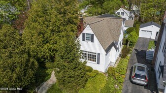 34 Pinewood Ave in Saratoga Springs, NY - Building Photo