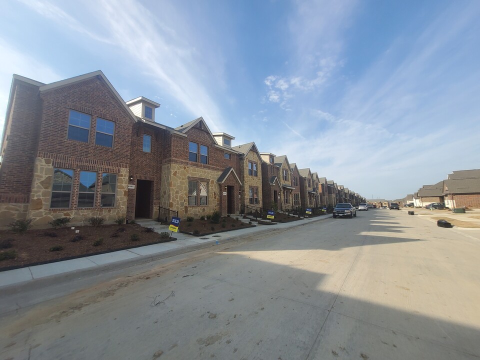 2137 Buffalo Hill Dr in Mesquite, TX - Building Photo
