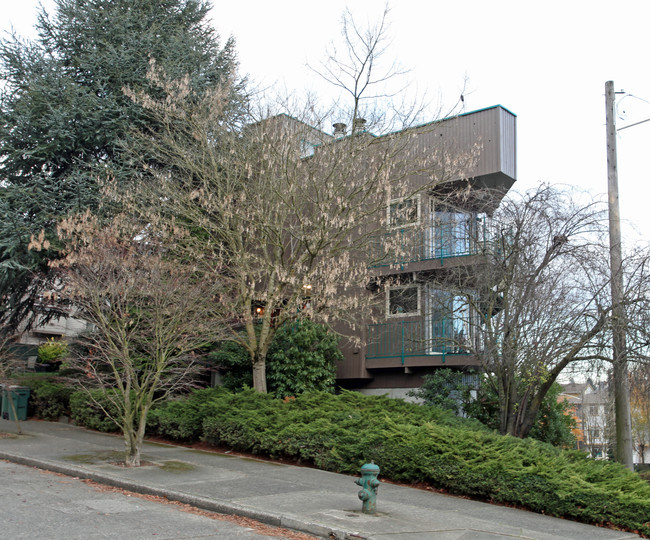 3806 Whitman Ave in Seattle, WA - Building Photo - Building Photo