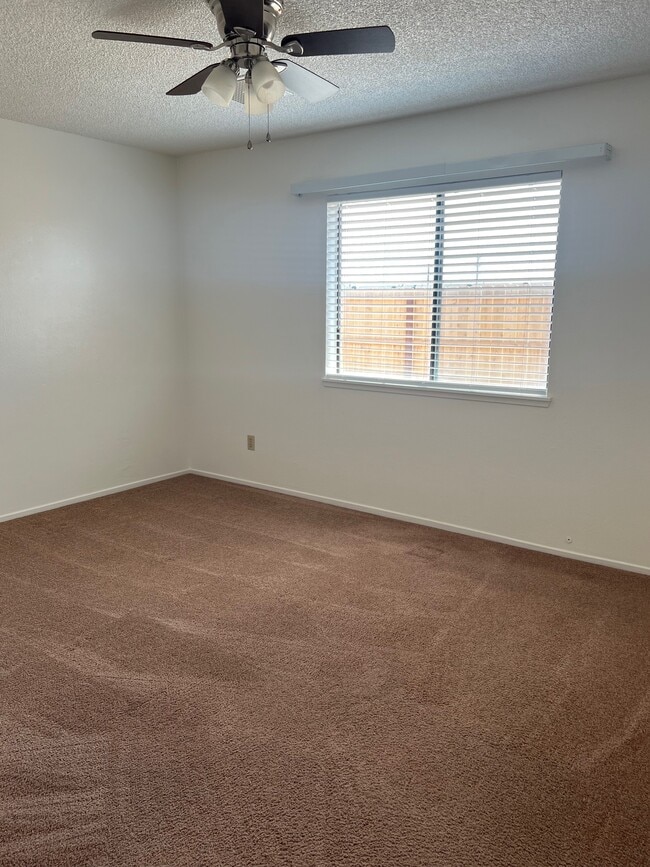 932 Perdew Ave, Unit B in Ridgecrest, CA - Building Photo - Building Photo