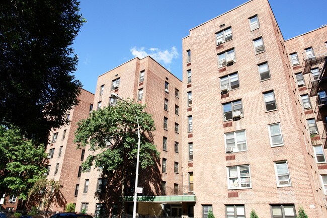 Shoreham Apartments in Flushing, NY - Foto de edificio - Building Photo