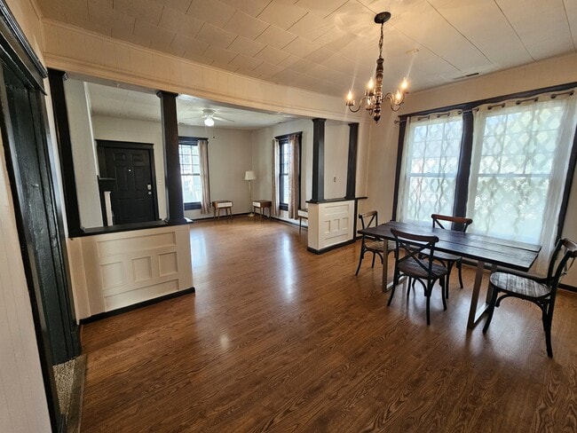 property at 1909 Bennett Ave