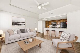 8510 Park Ln in Dallas, TX - Building Photo