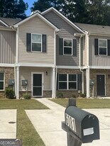 6081 Oakley Rd in Union City, GA - Building Photo