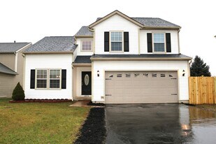 4024 Walnut Crossing Dr in Groveport, OH - Building Photo